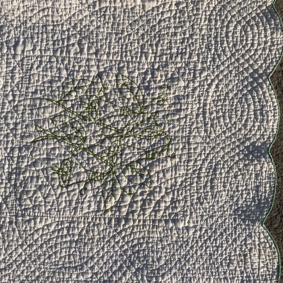 Vintage Hand sewn quilt - Picture 2 of 8